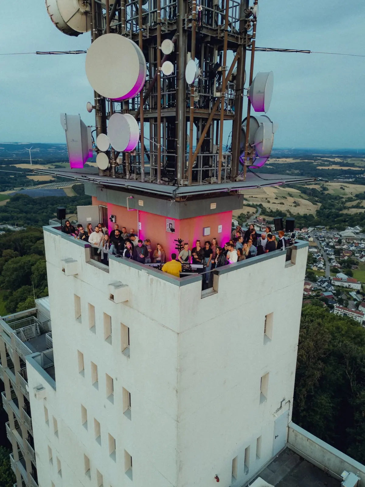 CARSTN und Gäste bei der Sundown Session auf dem Schaumbergturm